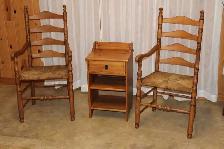 Ensemble chaises antique et table impeccable