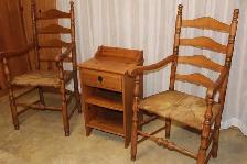 Ensemble chaises antique et table impeccable - Photo 2