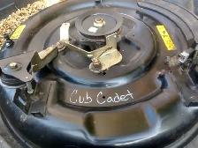 Cub Cadet 282cc 11hp 30' riding mower STRIPPED FOR PARTS! - Photo 2
