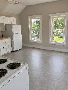 Top-Floor 2-Bedroom Apartment with Coastal Views – Inverness - Photo 8