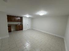 Newly Renovated Retail Space in the Heart of Maple - Photo 8