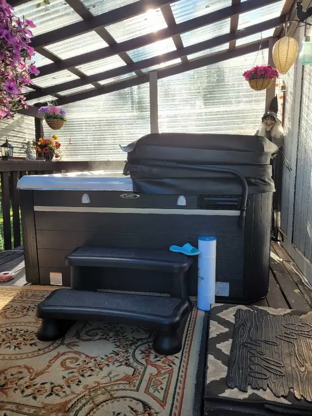 HYDROPOOL HOTTUB