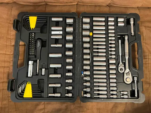 LIQUIDATION SALE! Stanley Professional Mechanics Tool Set Deal