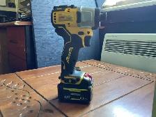 Drill à percussions DEWALT DCF801