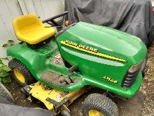 John Deere LT166 lawn tractor STRIPPED FOR PARTS! - Photo 2