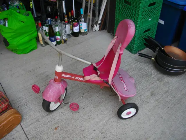 TODLERS TRIKE