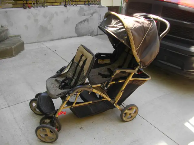 FOLDING STROLLER FOR TWO
