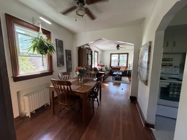 HAGERSVILLE- UPPER LEVEL 2 BDRM   30 FT X 16 FT BONUS ROOM AVAIL