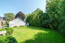 HAGERSVILLE- UPPER LEVEL 2 BDRM   30 FT X 16 FT BONUS ROOM AVAIL - Photo 2