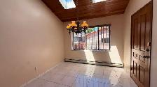 Spacious 3 Bed / 2.5 Bath Upper Floor Home in South Vancouver - Photo 6