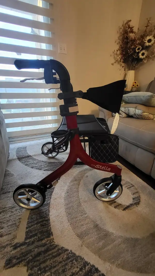 Walker  /  Rollator  /  Stella