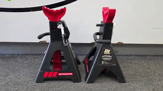 MotoMaster Heavy-Duty Steel Double-Lock 3-Ton Jack Stand