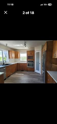 Sylvan lake pet friendly 5 bedroom - Photo 2