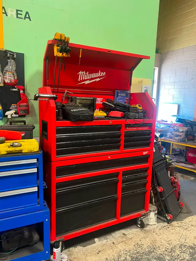 HUGE SALE! 46' Rolling Steel Tool Chest & Cabinet Combo