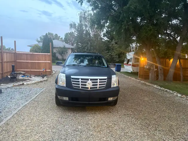 Check this out! 2008 Cadillac Escalade EXT Luxury 4WD Truck/ SUV
