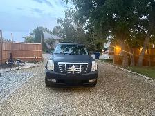 Check this out! 2008 Cadillac Escalade EXT Luxury 4WD Truck/ SUV