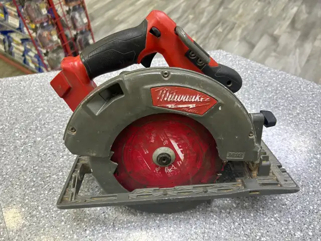 Milwaukee 2731 18V Fuel Brushless 7 1/4" Circular Saw Tool Only