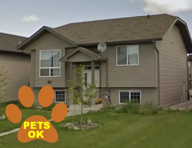 Pet Friendly 2 Bedroom 1 Bathroom House in Penhold!