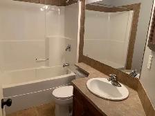 Pet Friendly 2 Bedroom 1 Bathroom House in Penhold! - Photo 11