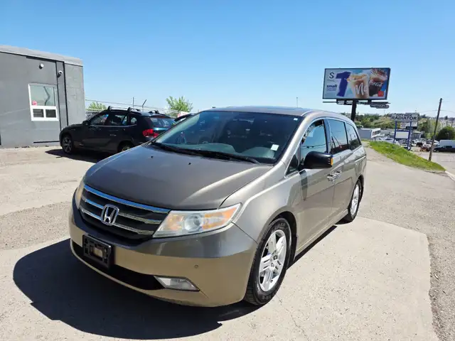 2013 Honda Odyssey Touring Leather Navi Sliding Doors 8 Passenge