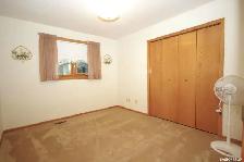 650$/month MAIN FLOOR - LAKEVIEW- Center mall - Photo 4