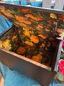 Small Black Flowery Keepsake Box - Photo 2