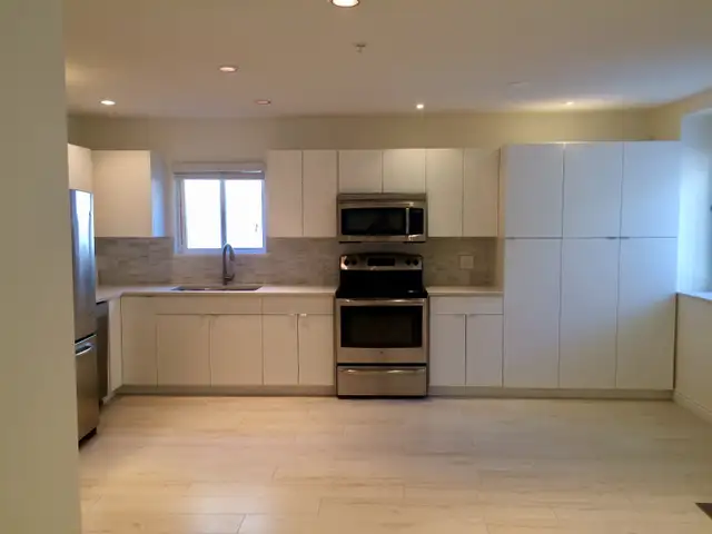 Furnished private BR in a spacious 2 BR suite by Joyce Station