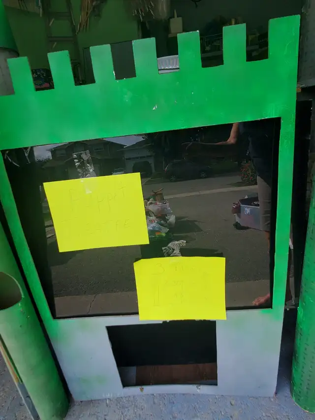 CHILDRENS THEATRE OR PLAYROOM DIVIDER