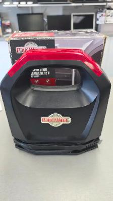 Motomaster 12v Programmable Air Compressor with Light - Photo 3