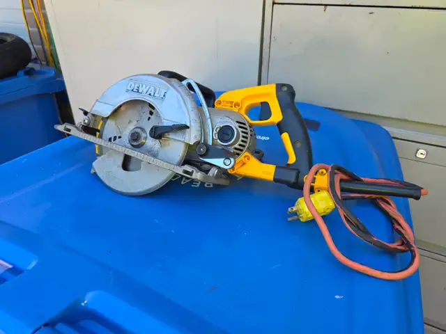 DEWALT 7-1/4-INCH WORM DRIVE CIRCULAR SAW W/ BRAKE Model#DWS535