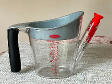 OXO Good Grips 2 Cup Fat Separator. Brand New.