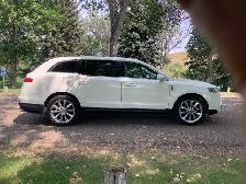 FOR SALE. 2012 LINCOLN MKt. 97,240 kms - Photo 2