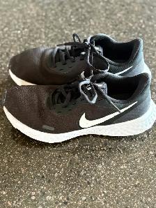 WOMENS NIKE REVOLUTION 5 RUNNING SHOES - Photo 2