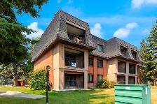 MOVE-IN READY CHARMING VARSITY VILLAS CONDO FOR SALE