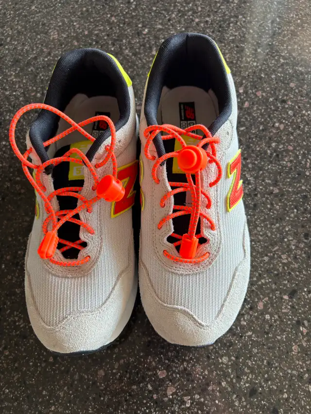WOMENS NEW BALANCE SNEAKERS