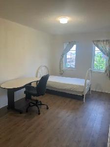 ROOM FOR STUDENTS AVAILABLE - Photo 2