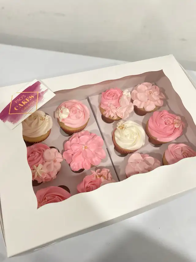 Nice cupcakes gift box , buttercream flowers cupcakes