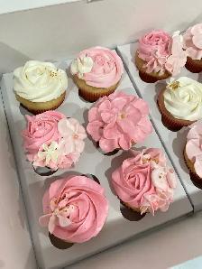 Nice cupcakes gift box , buttercream flowers cupcakes - Photo 4
