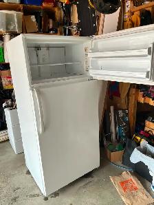 Free Frigidaire refrigerator. - Photo 2