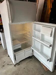 Free Frigidaire refrigerator. - Photo 3