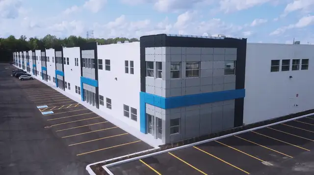 BUREAU/LOCAL INDUSTRIEL À LOUER À LAVAL - 1395 à 22 560 PI 2