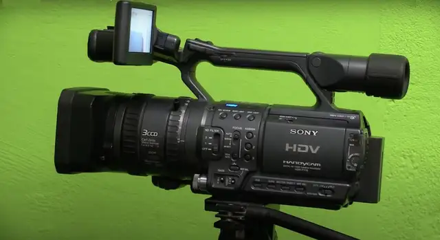 Sony HDR FX1 Professional Videocamera – $1100