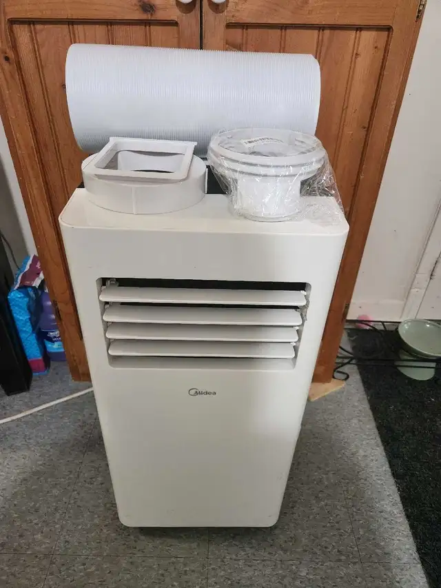 MIDEA 8000 BTU 4 IN 1 AC,DEHUMIDIFIER, HEATER, HOSE
