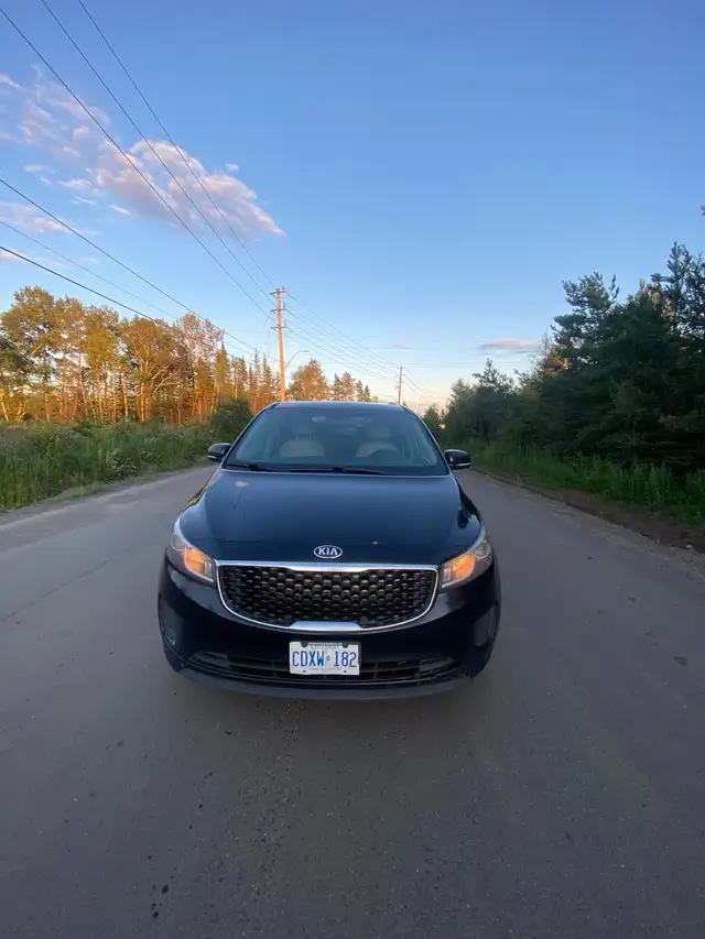 Used Kia Sedona Van