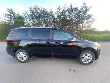 Used Kia Sedona Van - Photo 2