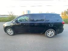 Used Kia Sedona Van - Photo 3