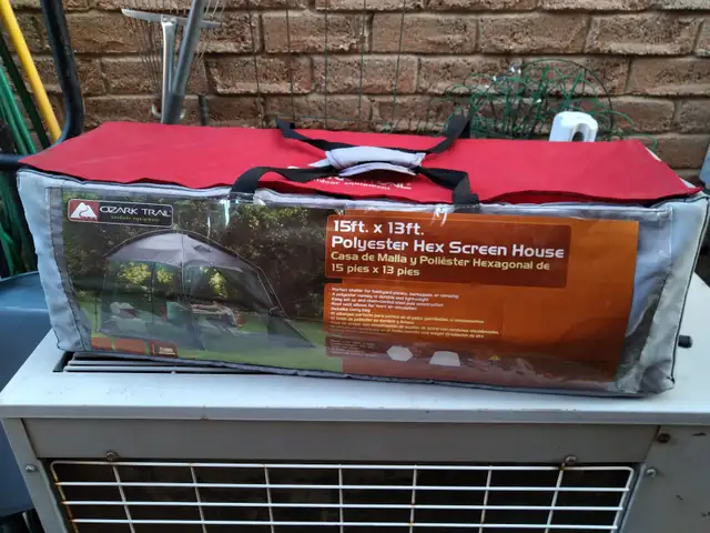 New SEALED box Ozark Trail Screen House '15 x '13 Polyester