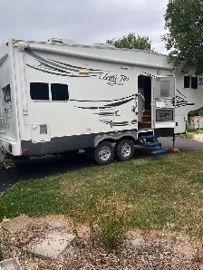 arctic fox 5th wheel for sale - Photo 3