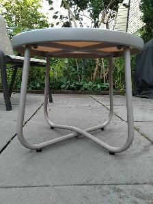 New small glass metal light grey patio side table - Photo 3