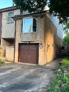 Markham Executive 4 plus 1 with separate basement apartment - Photo 2